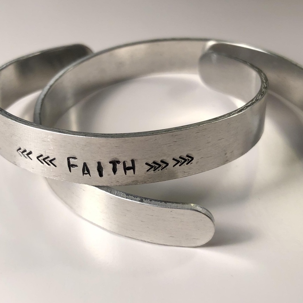 Bangle bracelet